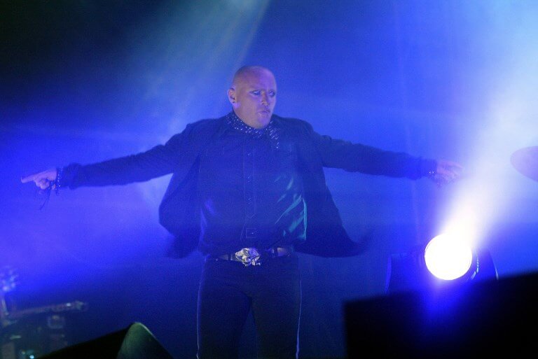 Keith Flint, vocalista de The Prodigy, durante un concierto en agosto de 2006. / AFP