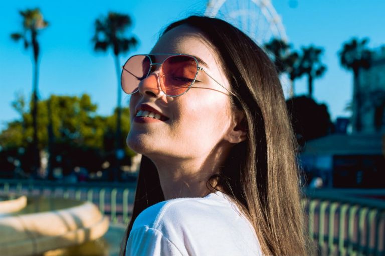 En esta temporada de vacaciones se impone el metal en tus gafas de sol
