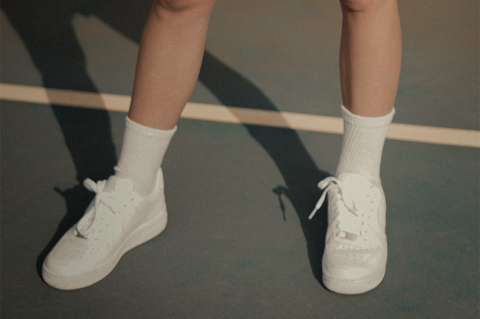 Tenis blancos: la pieza clave del armario moderno
