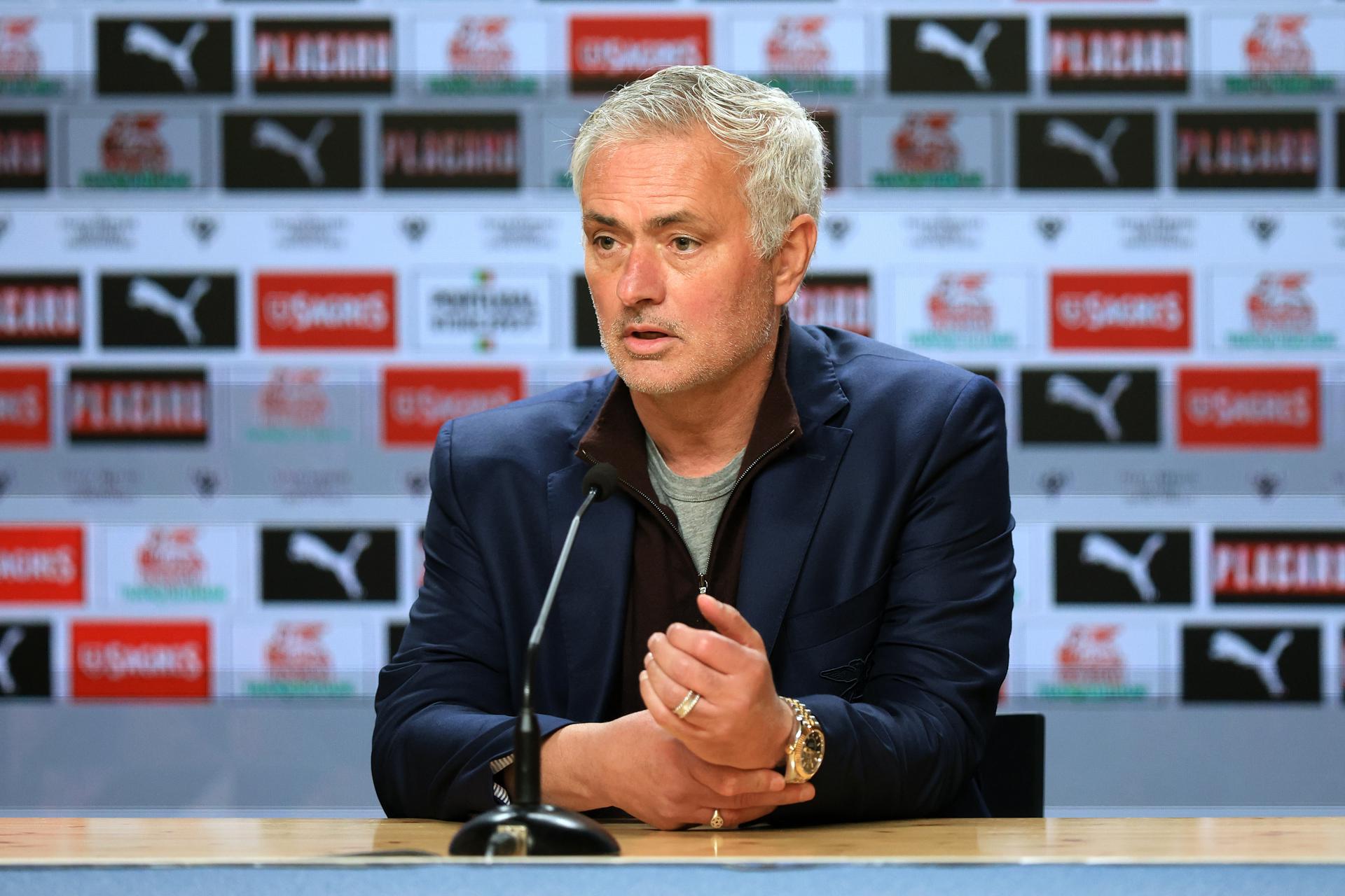Porto (Portugal), 15/01/2026.- Benfica's head coach Jose Mourinho speaks during a press conference after the Portugal Cup quarterfinal soccer match between FC Porto and Benfica in Porto, Portugal, 14 January 2026. EFE/EPA/ESTELA SILVA