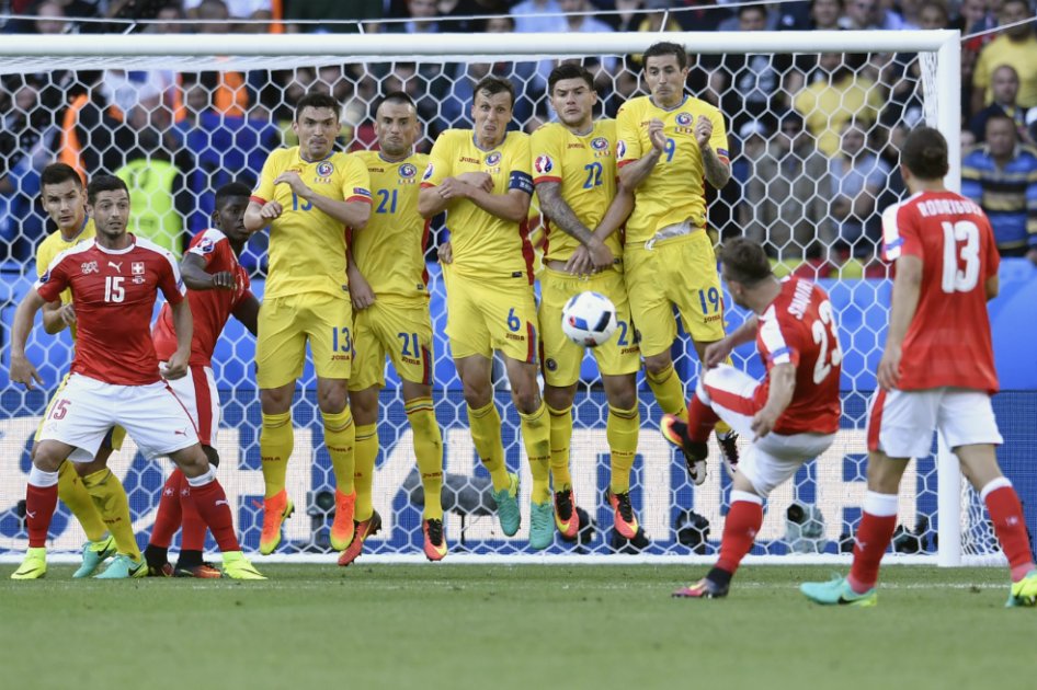 Rumania tendrá que ganar en el partido de la última fecha si quieren clasificarse a la siguiente ronda. / AFP