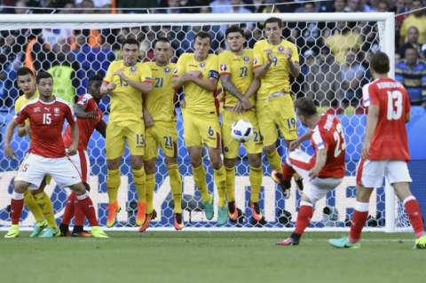 Suiza empató 1-1 ante Rumania y se afianza en el Grupo A de la Euro