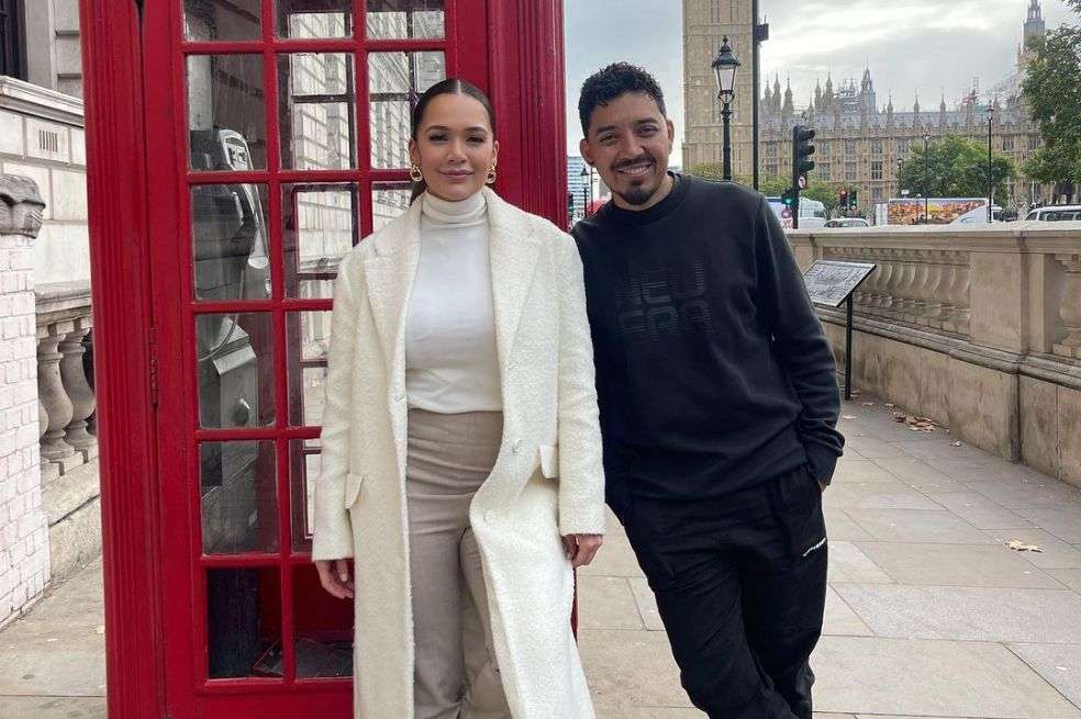 Lina Tejeiro y el comediante Lokillo viajaron con ‘La vuelta al mundo en 80 risas’ hasta el Palacio de Buckingham para visitar a la Reina Isabel II.