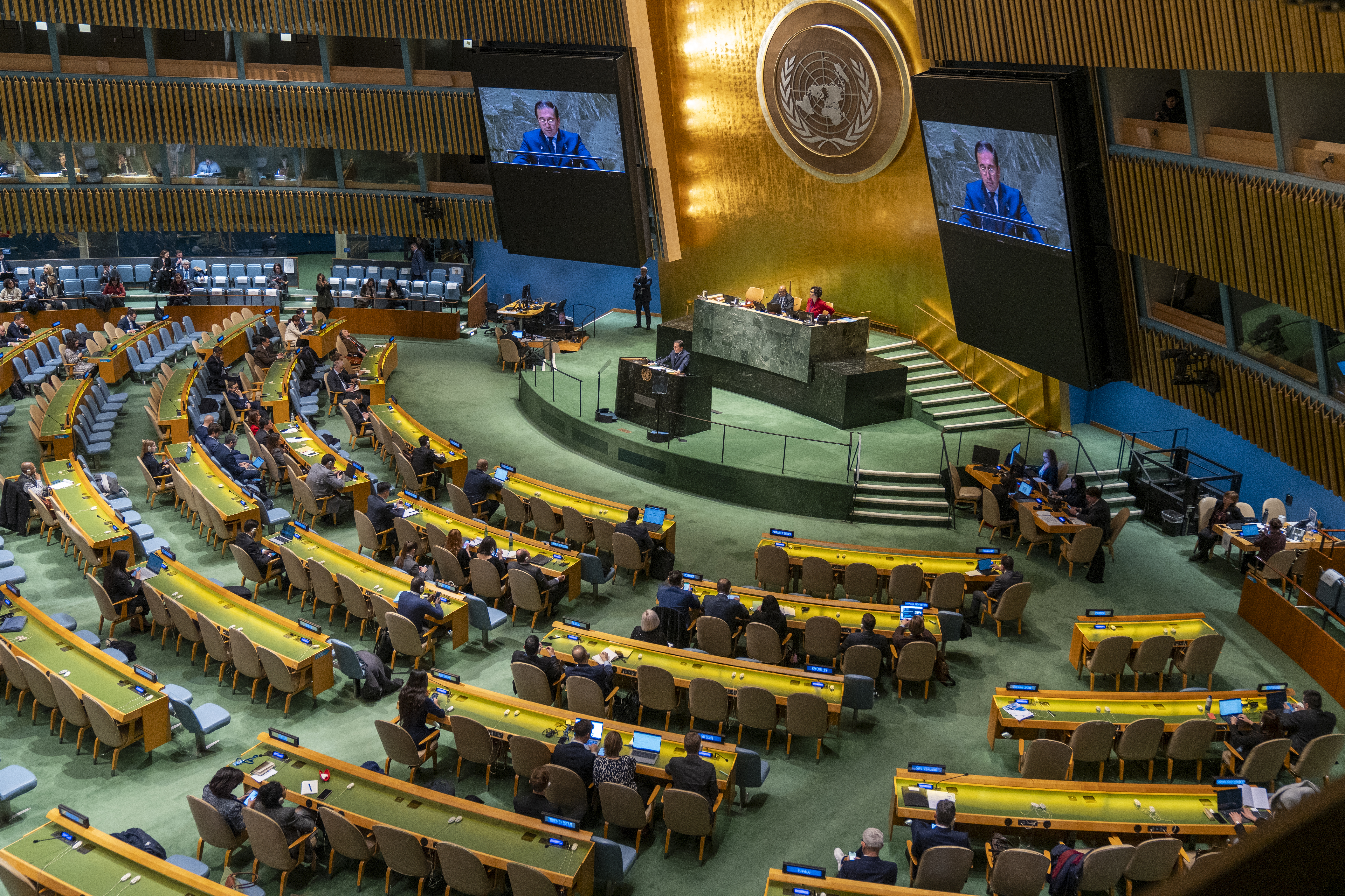 USA2789. NUEVA YORK (ESTADOS UNIDOS), 23/02/2024.- El ministro español de Exteriores, José Manuel Albares, habla durante una sesión de la Asamblea General de la ONU con motivo de la conmemoración de los dos años de la guerra en Ucrania, este viernes, en la sede del organismo en Nueva York (EE.UU.). Los países occidentales expresaron este viernes su apoyo a Ucrania en una sesión especial de la Asamblea General de la ONU con motivo del segundo aniversario de la invasión de Rusia y se sacudieron una rumoreada "fatiga" para seguir abogando por la paz. EFE/ Ángel Colmenares