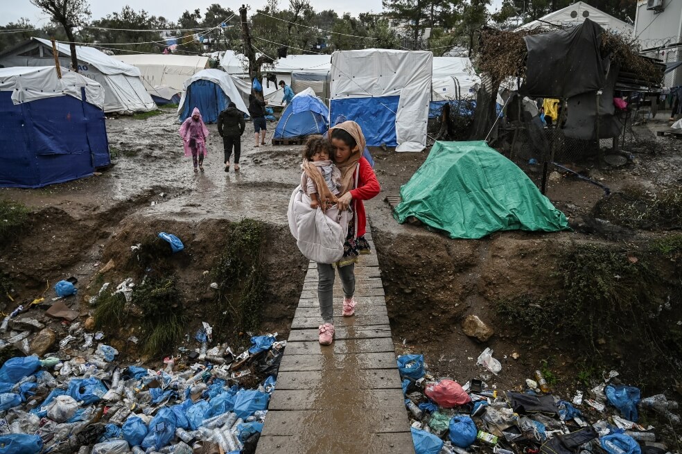 En reiteradas ocasiones organizaciones de derechos humanos han denunciado las precarias condiciones en las que se encuentran los migrantes en Grecia. / AFP