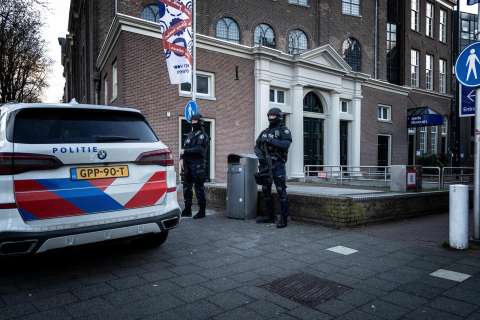 Ataque antisemita en Ámsterdam: explosivo daña escuela judía y detienen sospechosos