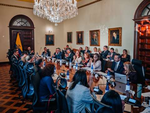 De la Espriella consolidó ruta de atención por terremoto: lideró primer consejo de ministros
