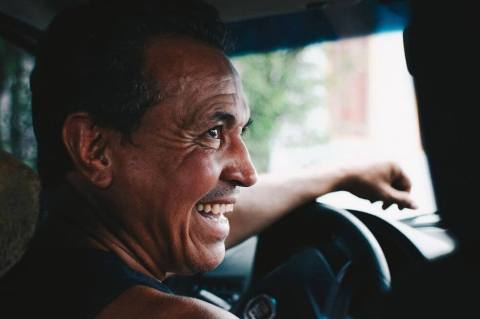 La felicidad tiene forma de ‘U’: los 48 años son la edad menos satisfactoria en Colombia