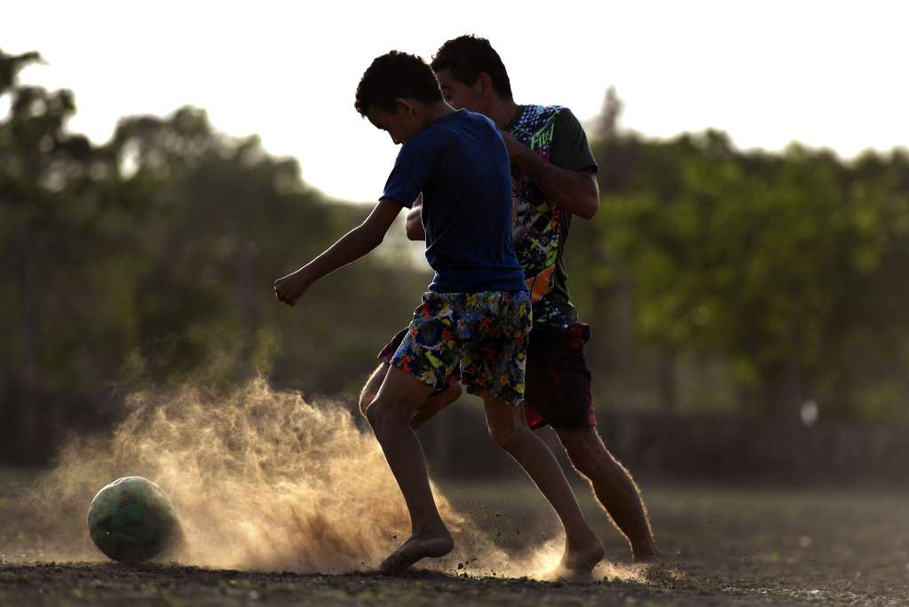 En el Guajira FC de Barrancas, hay unos 70 jóvenes, algunos desplazados por la guerrilla y los paramilitares.