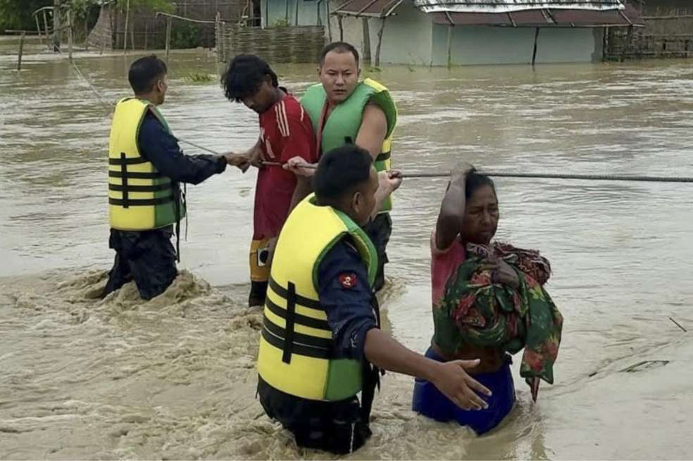 Las inundaciones en Nepal e India dejan más de 70 muertos