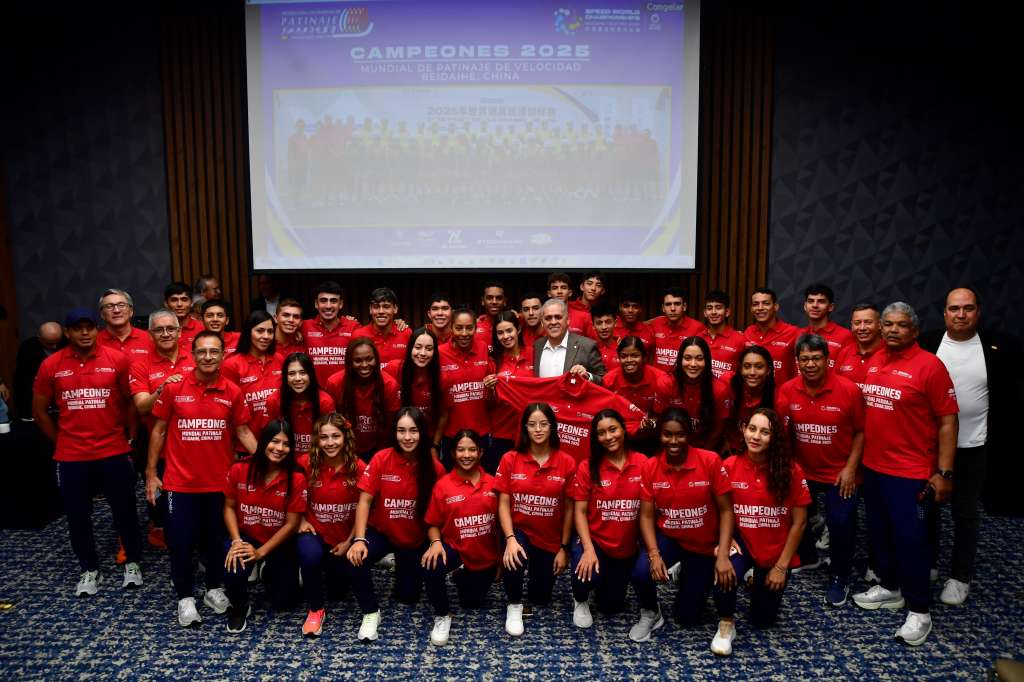 Selección colombiana de patinaje de Velocidad a su llegada al país luego de conquistar el Campeonato Mundial de Patinaje de Velocidad, realizado en Beidaihe, China.