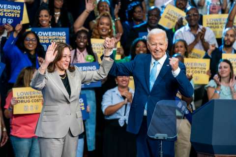 Biden pasó la batuta a Harris en su primer acto juntos