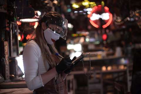 Trabajar de noche está relacionado con un mayor riesgo de problemas cardíacos