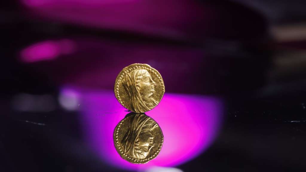 Descubren en Jerusalén una rara moneda de oro