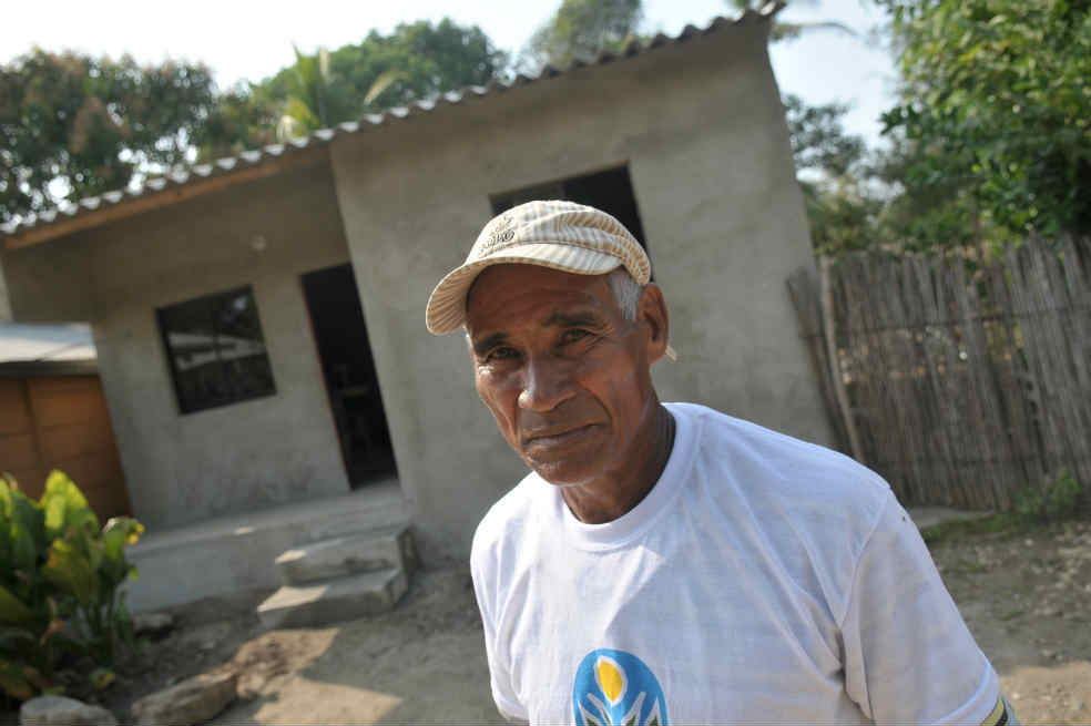 Edelberto Márquez, beneficiario de las viviendas rurales que el minagricultura entregó en Toluviejo, Sucre. / Gustavo Torrijos
