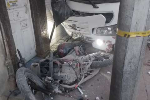 Ruta escolar perdió el control y causó grave accidente: se reportan dos fallecidos