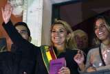 La senadora opositora Jeanine Áñez asume la Presidencia interina de Bolivia