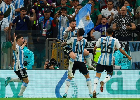 Así fue el 2-0 de Argentina, sigue en la pelea por los octavos de final