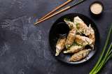 Receta para preparar gyozas de cerdo y camarón con vinagreta de soya