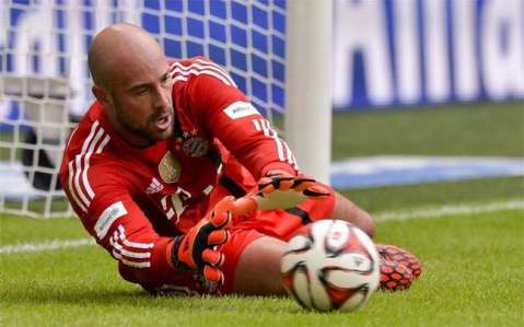 Pepe Reina estará varias semanas fuera de las canchas