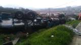 Camión cisterna cayó sobre vehículo familiar y dejó dos muertos en Bogotá