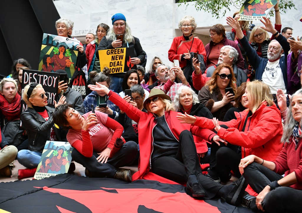 Jane Fonda ha advertido en el Capitolio que seguirá participando en más manifestaciones hasta enero de 2020 para pedir a los gobiernos que asuman medidas contra cuestiones ambientales como el cambio climático.AFP