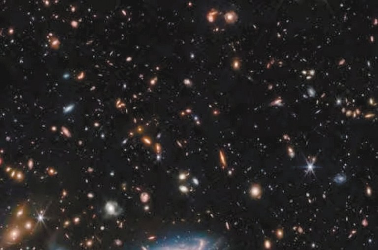 Un nuevo mapa de la materia oscura vuelve a dar la razón a Einstein