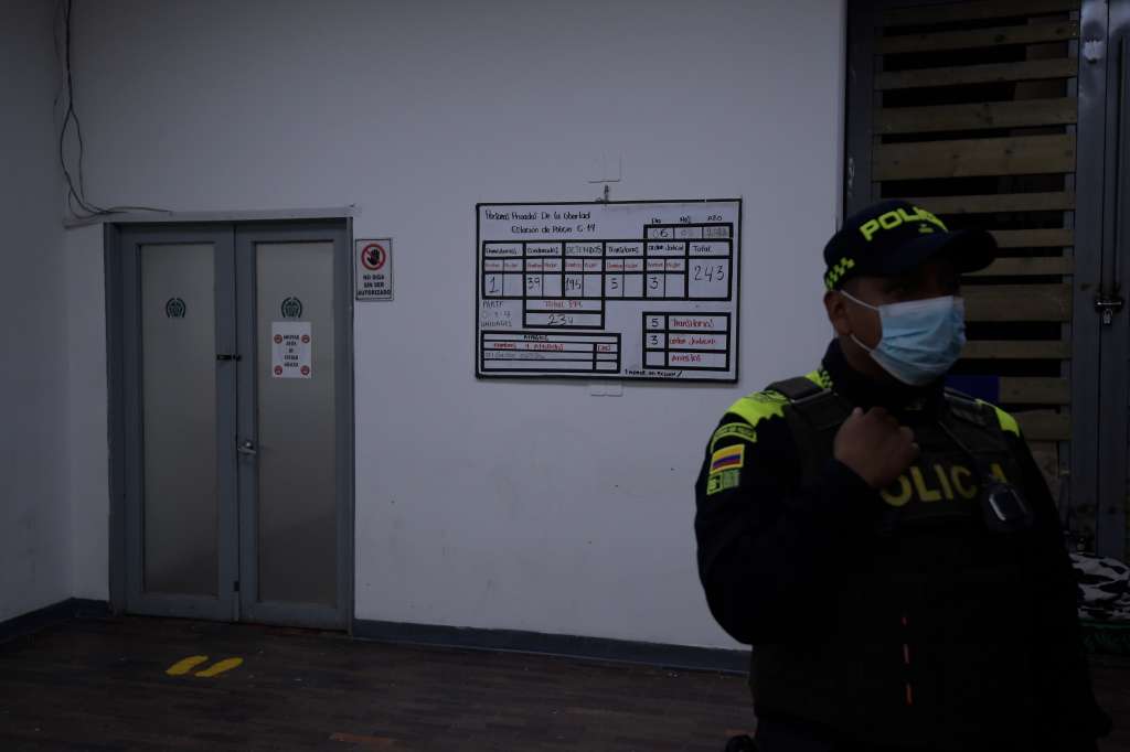 La Corte Constitucional realizó una inspección judicial a estaciones de policía del sur de Bogotá para poner en evidencia la crítica situación de la población privada de la libertad. Esta es la primera de varias visitas que se realizarán en el territorio nacional.