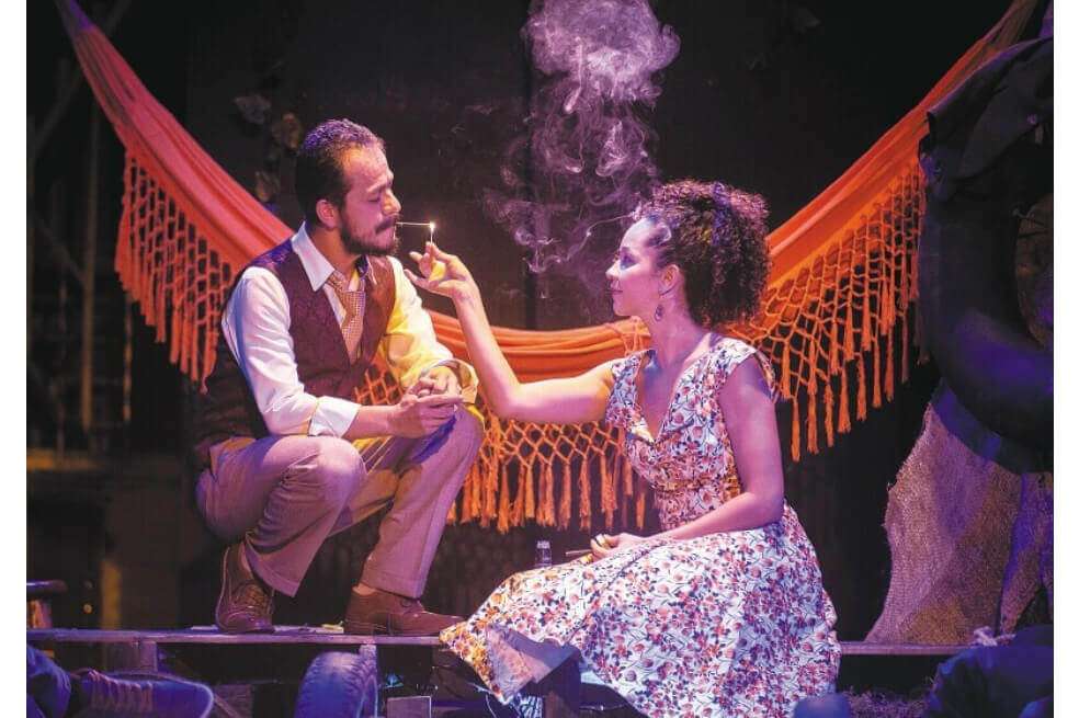 Camilo Carvajal y Victoria González interpretan a Matt Friedman y Sally Tally en “Secuelas”. / Cortesía Dteatro