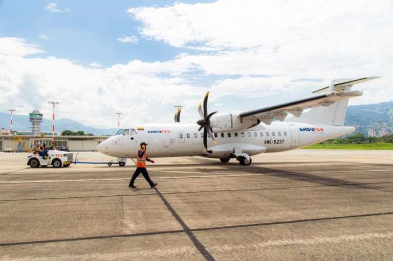 Easyfly, que también le apostó al plan piloto de apertura gradual que busca conectar regiones y dinamizar la economía del país y realizó el primer vuelo piloto nacional el 21 de julio, entre Bucaramanga y Cúcuta, operará 10 rutas aéreas en cinco ciudades del país, Medellín, Bucaramanga, Cali, Bogotá y Barranquilla.