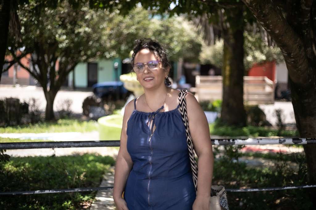 Ninfa Lozano, en el parque principal de El Doncello (Caquetá).