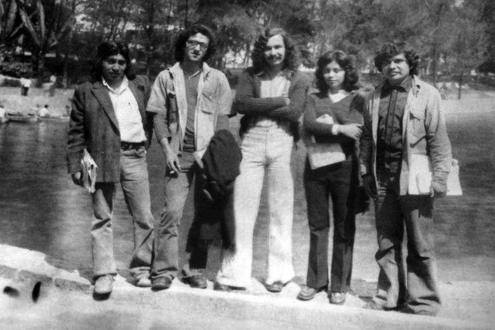 Roberto Bolaño, segundo de izquierda a derecha, con sus amigos, los poetas a los que inmortalizó en su novela ‘Los detectives salvajes’. / Archivo particular