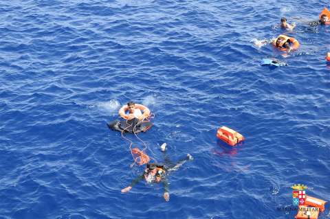 Unicef dice que nueve de cada 10 niños cruzaron solos el Mediterráneo en 2016