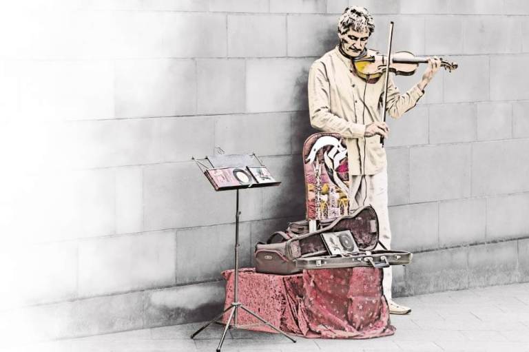 "Artistas pueden estar en la calle, pero no indiscriminadamente": Secretaría de Cultura