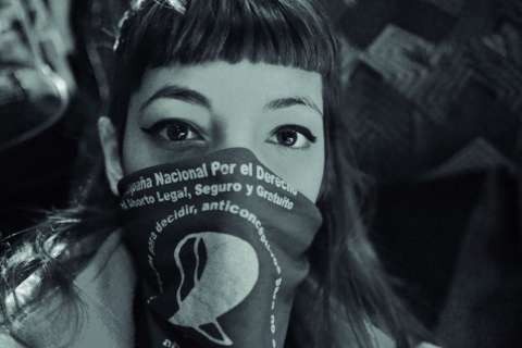 La niña que recorrió 200 kilómetros por un aborto legal en Argentina