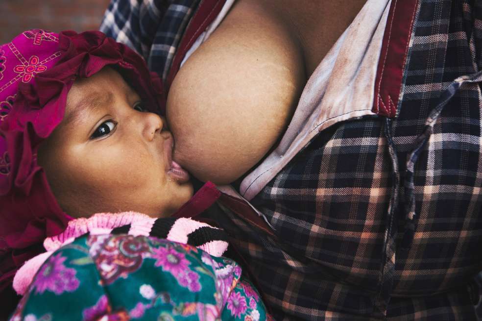 Estos son algunas de las ventajas que tiene la lactancia materna en la salud de tu bebé, al recibir leche materna a lo largo del primer año.