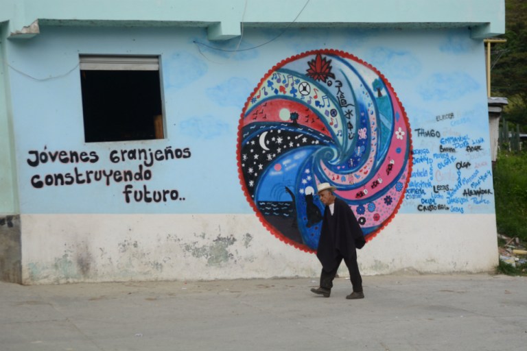 En La Granja los jóvenes siembran semillas de paz