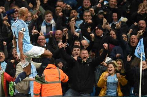 Manchester City venció al Leicester y acaricia el título de la Premier