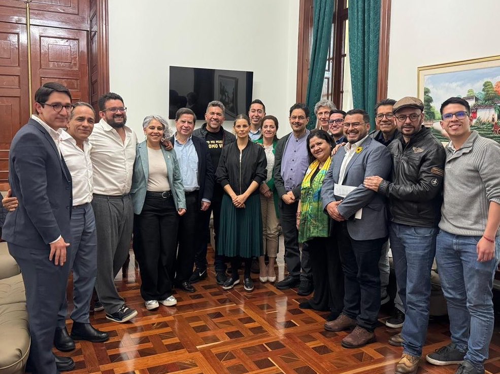 Delegados del Pacto Histórico con sectores de la Alianza Verde reunidos en busca de un acuerdo presidencial.