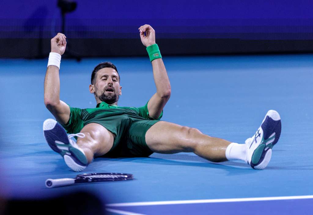 MIAMI (United States), 31/03/2025.- Novak Djokovic of Serbia reacts while in action against Jakub Mensik of Czechia during the Men’s Singles Final match at the 2025 Miami Open tennis tournament at the Hard Rock Stadium in Miami, Florida, USA, 30 March 2025. (Tenis) EFE/EPA/CRISTOBAL HERRERA-ULASHKEVICH