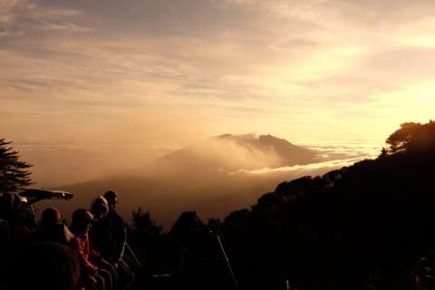 Presidente de Costa Rica suspende gira por Europa tras erupción de volcán Turrialba