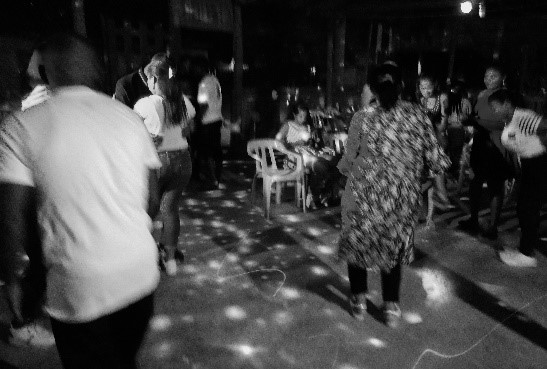 La mayoría de las personas que se acercaron al DJ pidieron vallenato o merengue, los géneros que más se bailan en Bomba, Magdalena.
