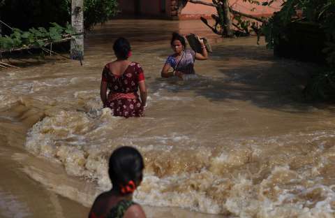 Decenas de personas, incluidos 37 niños, murieron ahogados en una fiesta en India