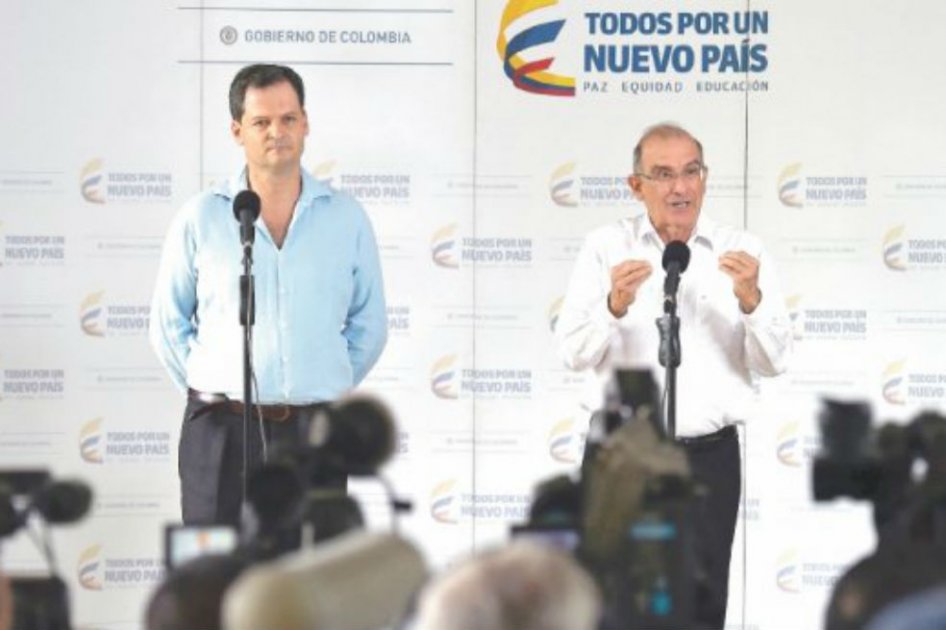 Sergio Jaramillo, comisionado de paz y Humberto de la Calle, jefe negociador del Gobierno, ayer en La Habana. / SIG