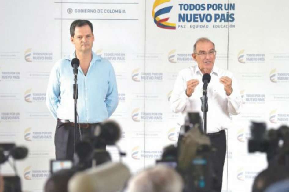 Sergio Jaramillo, comisionado de paz y Humberto de la Calle, jefe negociador del Gobierno, ayer en La Habana. / SIG
