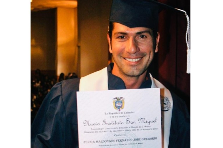 “Pasé por 23 colegios”: Gregorio Pernía de ‘MasterChef’ se graduó a los 40 años