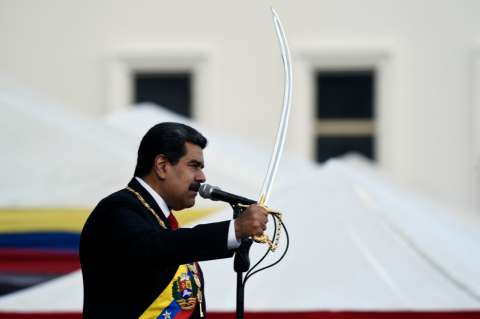 Maduro se atornilla al poder y desestima acciones del parlamento