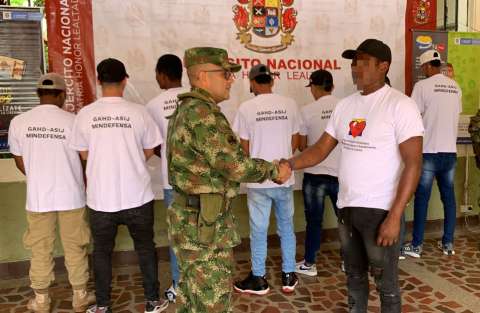 Ocho hombres de las disidencias de “Iván Márquez” se entregaron a las autoridades