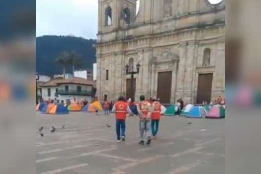 Comunidades campesinas, afros e indígenas provenientes se tomaron la Plaza de Bolívar por escalamiento de violencia en sus regiones