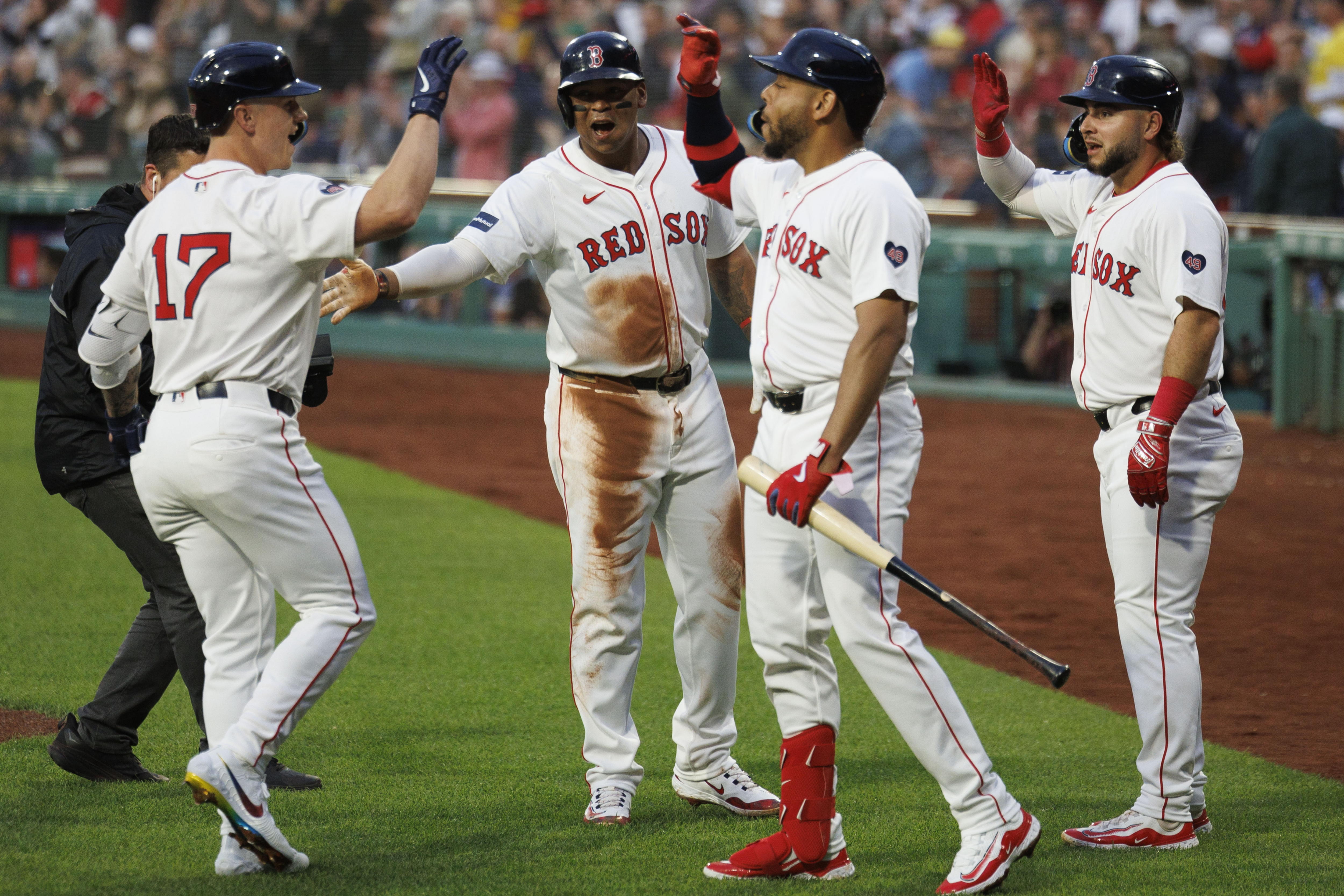 Boston (United States), 13/05/2024.- Boston Red Sox designated hitter Tyler O'Neill (L) is greeted by Boston Red Sox's Rafael Devers (2L) Boston Red Sox's Dominic Smith (2R) and Boston Red Sox's Wilyer Abreu (R) after hitting a three run home run during the first inning of the MLB game between the Boston Red Sox and the Tampa Bay Rays in Boston, Massachusetts, USA, 13 May 2024. EFE/EPA/CJ GUNTHER